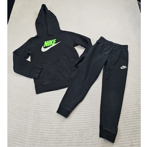 Nike Sweatpants & Sweatshirt Boys Small Black Hooded Pullover - Picture 1 of 9